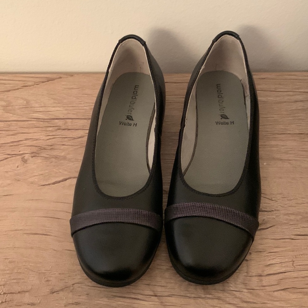 Waldlaufer black leather womens flats, size 8 wide